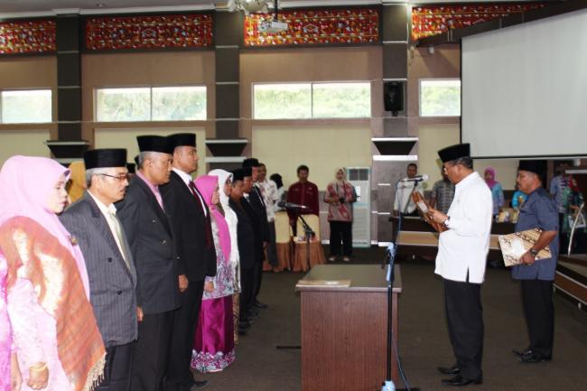 Bupati Melantik Pejabat Pimpinan Tinggi Pratama, Administrator dan Pelaksana Pada DISDUKCAPIL 